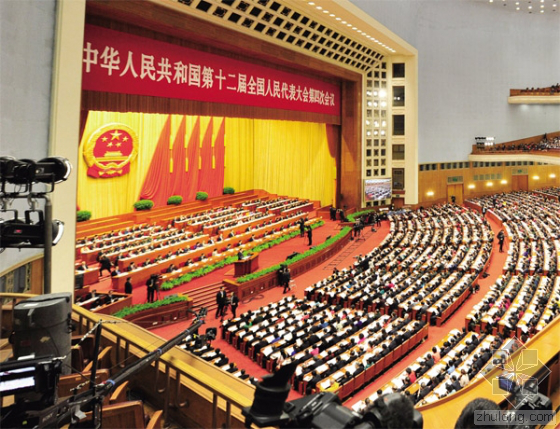 當(dāng)日上午，國(guó)務(wù)院總理李克強(qiáng)在會(huì)上做了2016年政府工作報(bào)告。